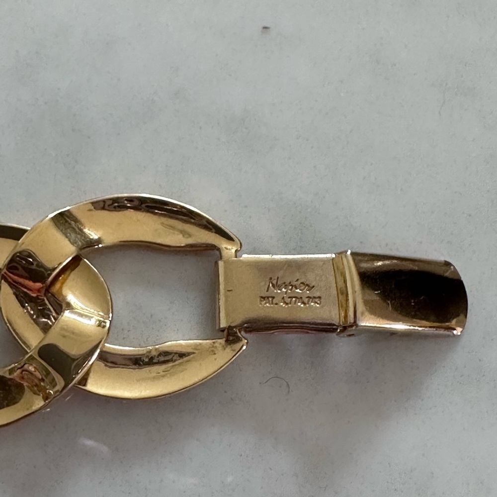 Vintage Napier Gold Tone Bracelet 7" - Picture 4 of 6